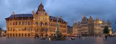 Grote Markt at night